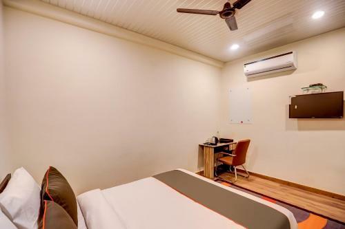 Hotel Collection O 45853 Sr Inn Awas Vikas