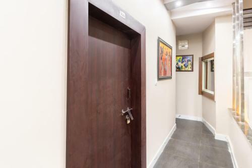 Hotel Oyo 27867 Savitri Regency