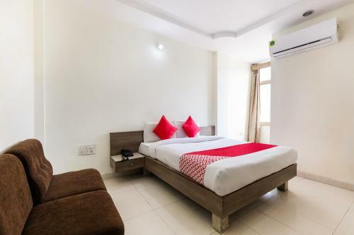 Oyo 68417 Hotel Surbhi