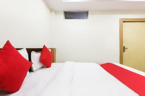 Oyo 68417 Hotel Surbhi