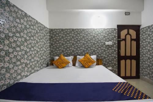 Oyo 74837 Hotel Veer