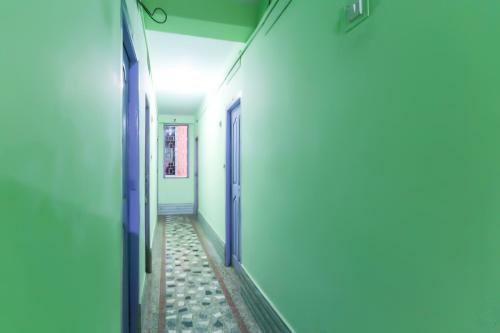 Oyo 74837 Hotel Veer
