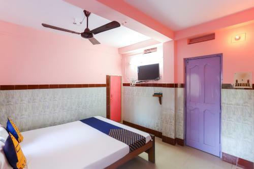 Oyo 74837 Hotel Veer