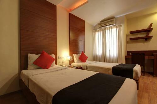 Hotel Capital O 80342 New Rk Palace