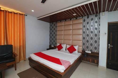 Capital O 30234 Hotel Shri Sai Amrit