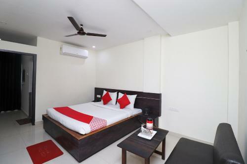 Capital O 30234 Hotel Shri Sai Amrit