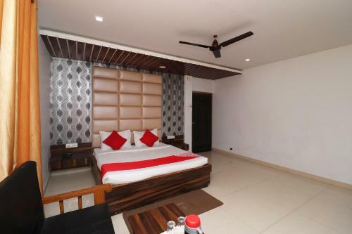 Capital O 30234 Hotel Shri Sai Amrit