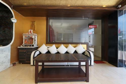 Capital O 30234 Hotel Shri Sai Amrit