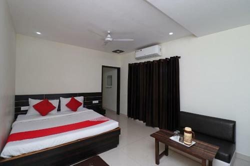 Capital O 30234 Hotel Shri Sai Amrit
