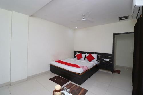 Capital O 30234 Hotel Shri Sai Amrit