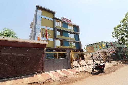 Capital O 30234 Hotel Shri Sai Amrit