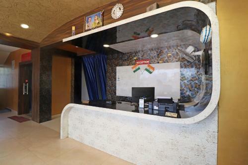 Capital O 30234 Hotel Shri Sai Amrit