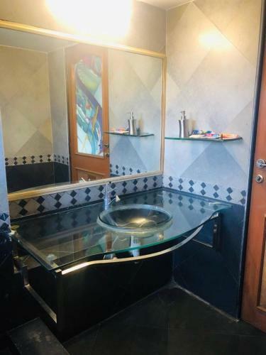 Hostal Comfortable & Relaxing Stay In Bandra East