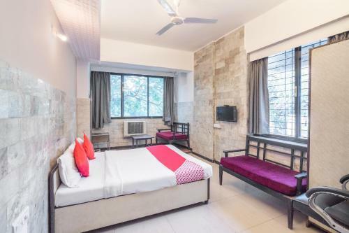Oyo 71397 Hotel Guru