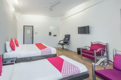 Oyo 71397 Hotel Guru