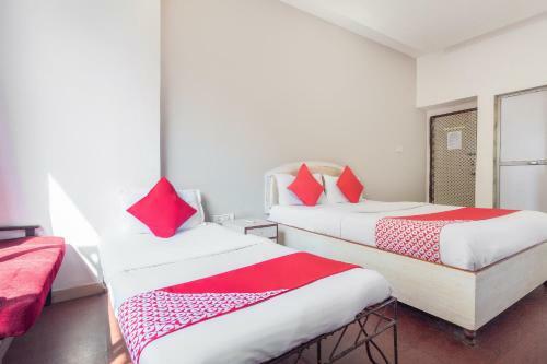 Oyo 71397 Hotel Guru