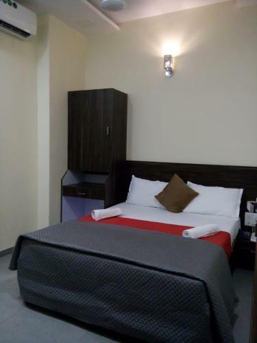 Hostal Hotel Terminus Square