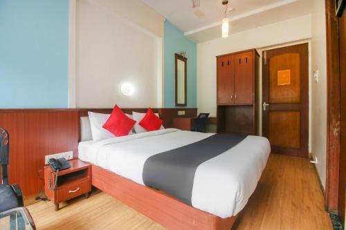 Capital O75414 Hotel Dream Residency