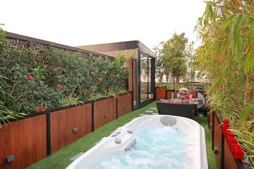 Theory9 Premium Service Apartments Bandra