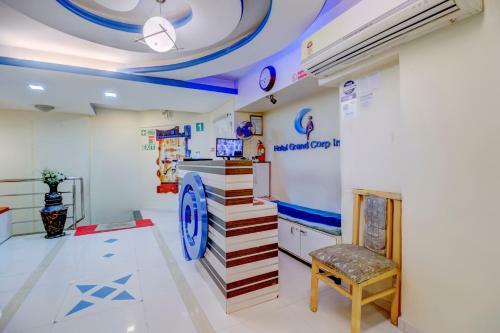 Oyo 71140 Hotel Grand