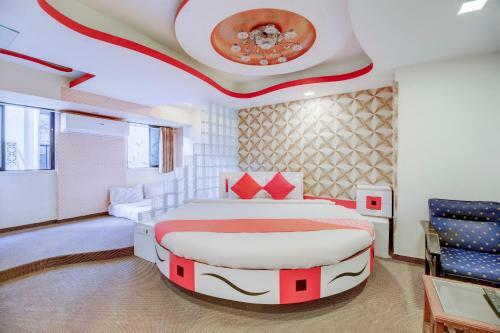 Oyo 71140 Hotel Grand