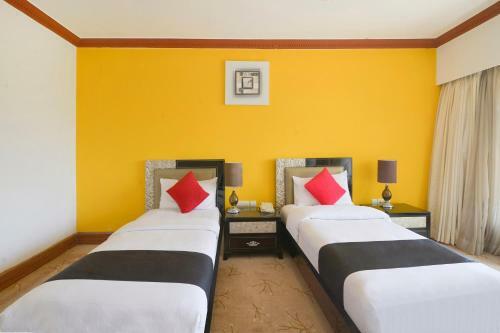 Capital O 29124 Royal Palms Hotel