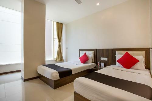 Capital O 35557 Hotel Aura