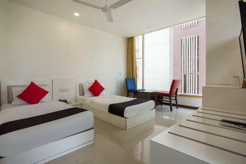 Capital O 35557 Hotel Aura