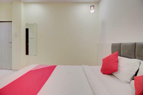 Hotel Oyo 42939 Royal Orbit