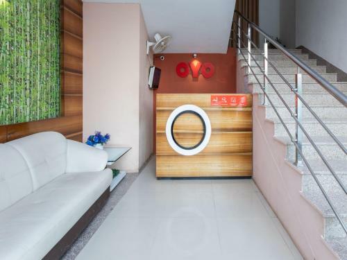 Oyo 66785 Hotel Oyster Suites