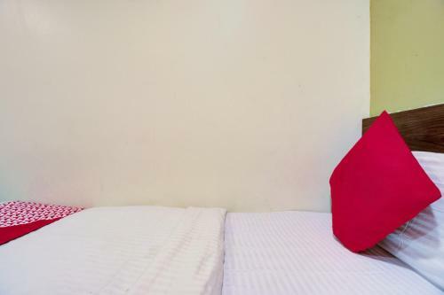 Oyo 77255 Hotel Royal Plaza