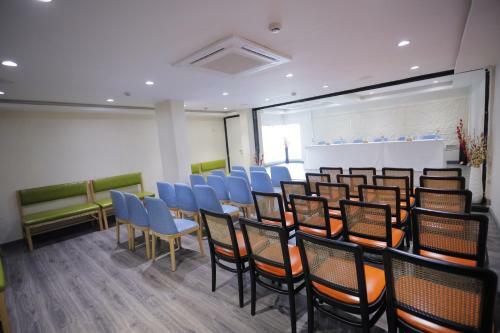 The Avenue Hotel Ballygunge