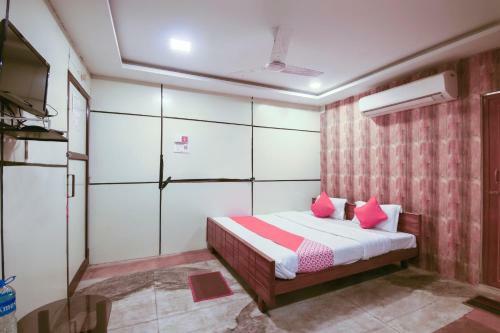 Hotel Oyo 41435 Golden Residency