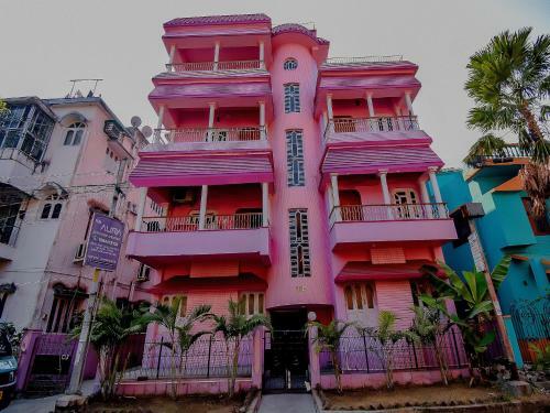 Hotel Oyo 77707 Pink Palace