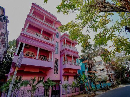 Hotel Oyo 77707 Pink Palace