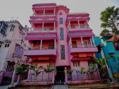 Hotel Oyo 77707 Pink Palace
