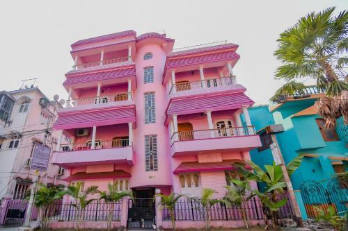 Hotel Oyo 77707 Pink Palace
