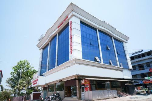 Hotel Oyo 26253 Malabar Plaza Residency