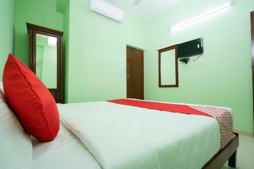 Hotel Oyo 26253 Malabar Plaza Residency