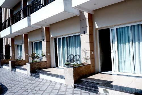 Hotel Royal Suites Chakki Mor