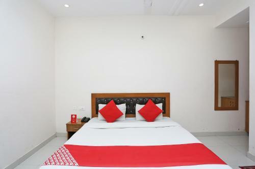 Hotel Oyo 16599 Chandra Palace