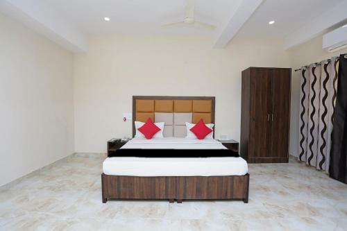 Hotel Capital O 37423 Golden Leaf