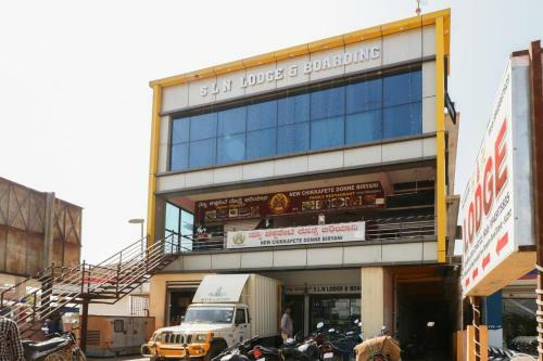 Hotel Oyo 22101 Shree Raksha Comfort