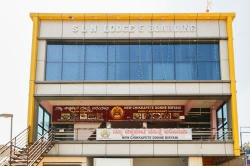 Hotel Oyo 22101 Shree Raksha Comfort