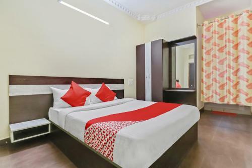 Hotel Oyo 40115 J P Palace
