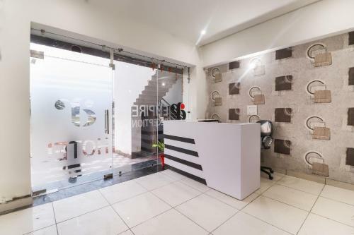 Oyo 46253 A R Hotel