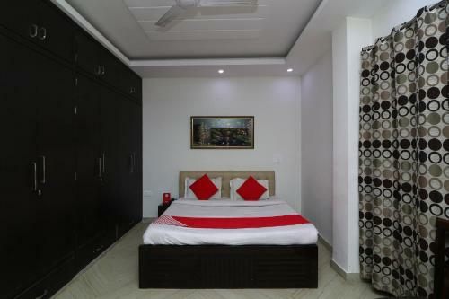 Hotel Oyo 27645 Lux Stays
