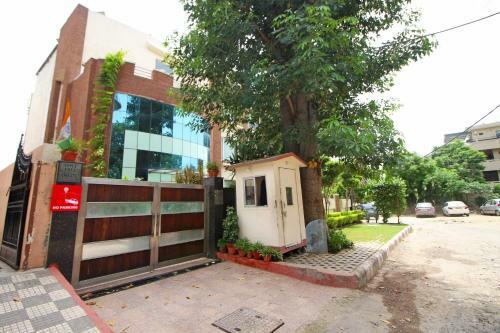 Oyo 23472 Tsi Hotels