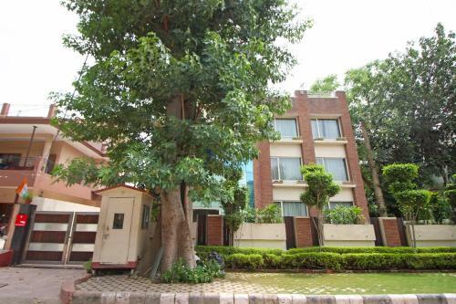 Oyo 23472 Tsi Hotels