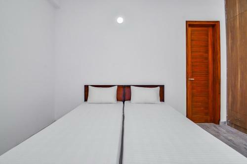 Hotel Oyo 74583 Red Velvet Inn